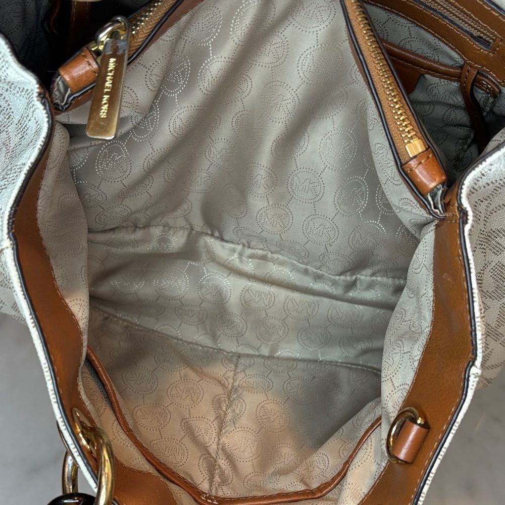 Michael Kors Bag Purse Handbag Cynthia Vanilla PVC Medium Signature Logo Satchel - Picture 14 of 16
